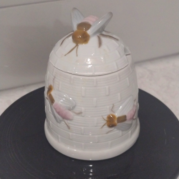 Honey 🍯Pot 🐝 - Picture 1 of 6